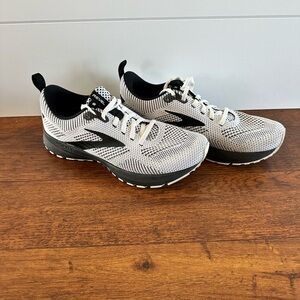 Brooks Revel 5. Women’s 9.5